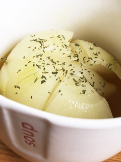 ズボラ飯!レンジで簡単!丸々玉ねぎスープ-レシピのメイン写真