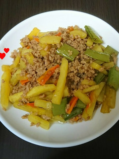 カラフル!豚ひきとさつま芋の肉じゃが風☆-レシピのメイン写真