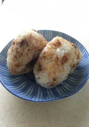 半溶けチーズとおかかdeおにぎり☆-レシピのメイン写真