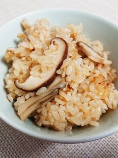 椎茸と舞茸の炊き込みご飯-レシピのメイン写真