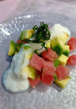 アボカドとマグロ漬けにトロロをかけました-レシピのメイン写真