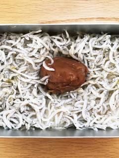 メスティンでしらすと梅干しの炊き込みご飯-レシピのメイン写真