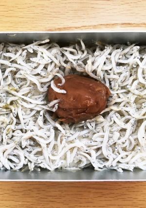 メスティンでしらすと梅干しの炊き込みご飯-レシピのメイン写真