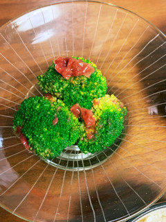 ブロッコリーと梅肉の胡麻油仕立て-レシピのメイン写真