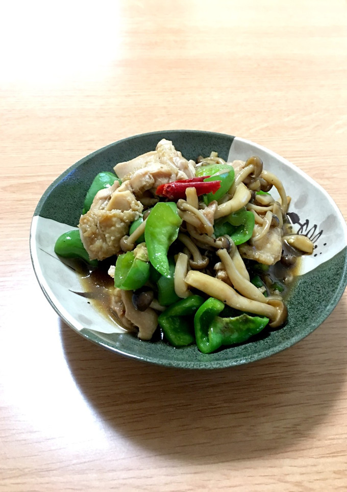 ピーマンと鶏もも肉の炒めもの+しめじ-レシピのメイン写真