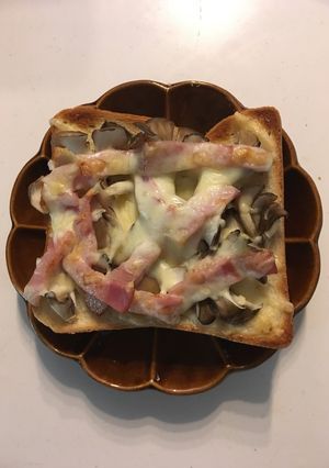舞茸とベーコンのピザトースト-レシピのメイン写真
