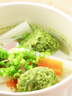 桑抹茶入り鶏団子のスープ♪-レシピのメイン写真