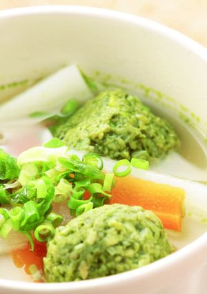 桑抹茶入り鶏団子のスープ♪-レシピのメイン写真