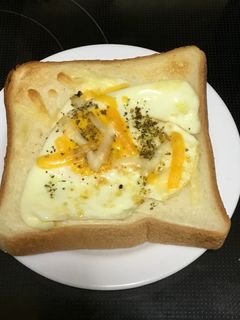 |簡単美味しい、目玉焼きのせパン|-レシピのメイン写真