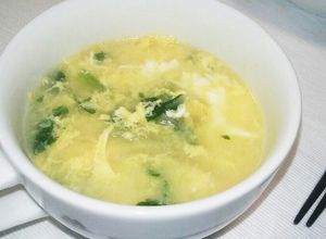 味覇とセロリで、簡単♪ふわとろ玉子スープ-レシピのメイン写真