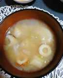 ちくわ玉ねぎキャベツ椎茸ふの味噌汁