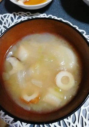 ちくわ玉ねぎキャベツ椎茸ふの味噌汁-レシピのメイン写真