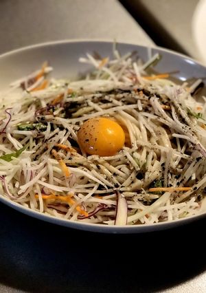 簡単！黒ごまサラダうどん-レシピのメイン写真