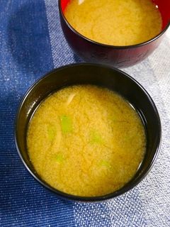 簡単!オクラと舞茸のお味噌汁-レシピのメイン写真