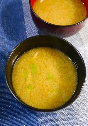 簡単！オクラと舞茸のお味噌汁-レシピのメイン写真