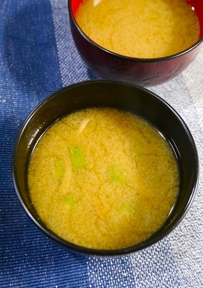 簡単！オクラと舞茸のお味噌汁-レシピのメイン写真