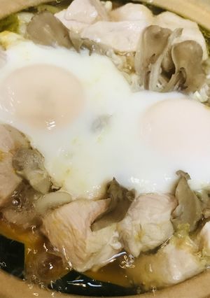固形お鍋の素●鶏肉&目玉のせ鍋焼きうどん-レシピのメイン写真
