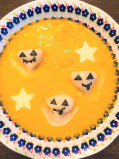 かぼちゃスープに水餃子でお手軽ハロウィン-レシピのメイン写真