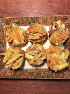 つんつんして硬さ確認 野菜かき揚げ-レシピのメイン写真