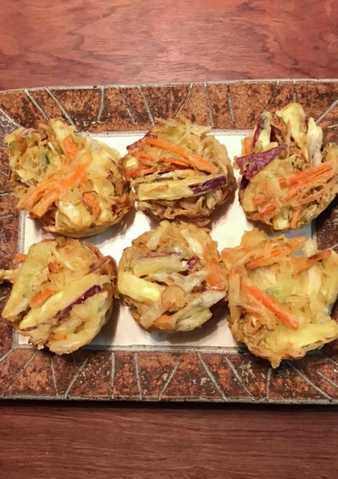 つんつんして硬さ確認 野菜かき揚げ-レシピのメイン写真