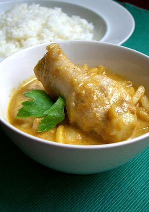 アーモンド入り♪イエローチキンカレー-レシピのメイン写真