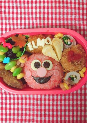 セサミストリートエルモ キャラ弁 デコ弁-レシピのメイン写真