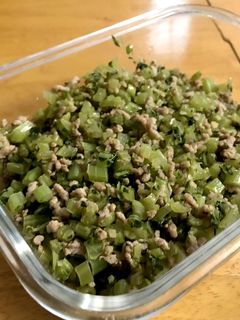 大根の葉消費!大根の茎と挽肉ふりかけ-レシピのメイン写真