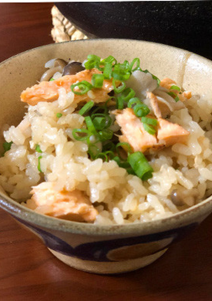 秋鮭とキノコの塩こうじ炊き込みご飯-レシピのメイン写真