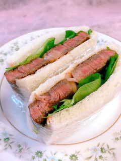 ステーキ肉を焼いただけ簡単♪サンドイッチ-レシピのメイン写真