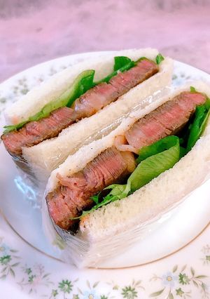 ステーキ肉を焼いただけ簡単♪サンドイッチ-レシピのメイン写真