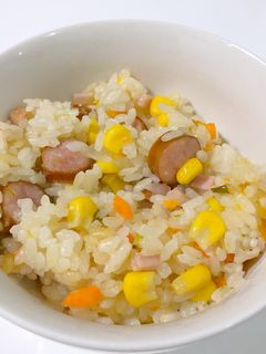 子どもも大好き♡野菜いっぱい炊飯器ピラフ-レシピのメイン写真
