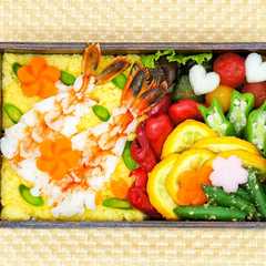 รูปของ ふわふわご馳走！えびたまご飯弁当
