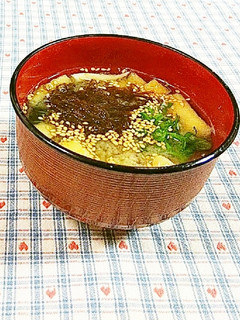 お味噌汁に、生もずく&ごま♪-レシピのメイン写真