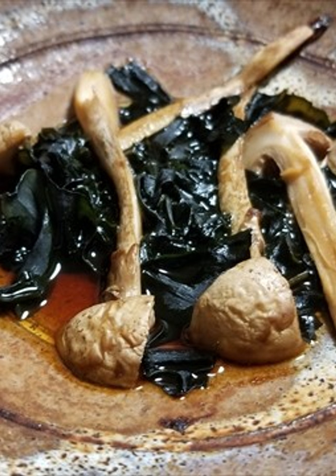 ナガエノスギタケとワカメの焼きキノコ-レシピのメイン写真