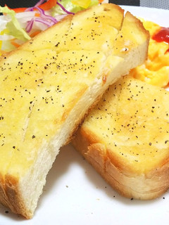 シンプルに 塩・胡椒トースト-レシピのメイン写真