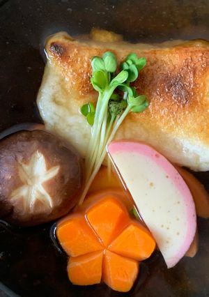 定番のすまし汁仕立てのお雑煮-レシピのメイン写真