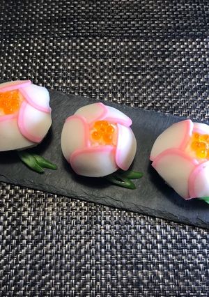 板かまぼこのお花おにぎり♫チーズ入り-レシピのメイン写真