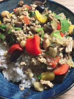 パクチー香る野菜とお豆のエスニック丼-レシピのメイン写真