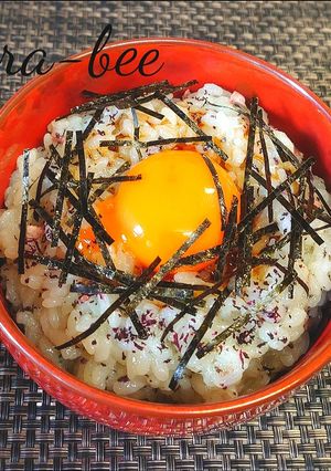 朝食やランチに！激ウマ♪ゆかり卵かけご飯-レシピのメイン写真