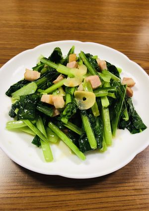 簡単！小松菜とベーコンのニンニク風味炒め-レシピのメイン写真