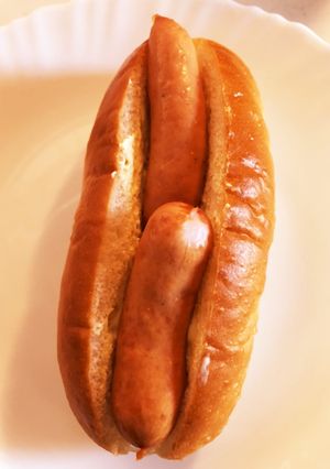 焚き火で焼くホットドッグの下ごしらえ-レシピのメイン写真