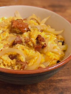 簡単!焼き鳥でとろ~り半熟卵の親子丼-レシピのメイン写真