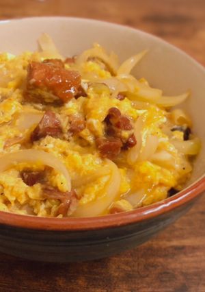 簡単！焼き鳥でとろ～り半熟卵の親子丼-レシピのメイン写真