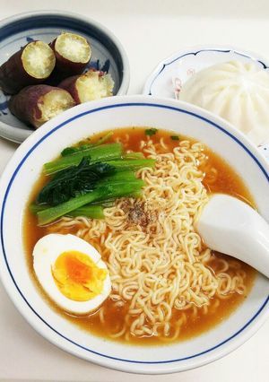 ☆チャルメララーメンと肉まん、蒸かし芋♪-レシピのメイン写真