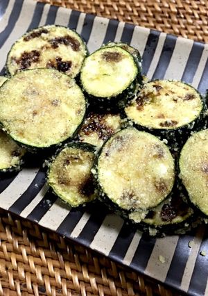 ズッキーニのパルメザンチーズソテー-レシピのメイン写真