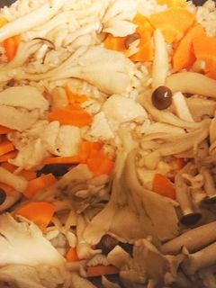 簡単 キノコの炊き込みご飯-レシピのメイン写真