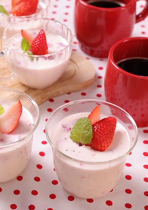 ぷるぷる食感♪いちごミルクプリン-レシピのメイン写真
