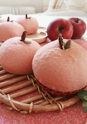 中は紅玉 かわいいピンクのりんごパン-レシピのメイン写真