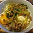 チンゲンサイとひき肉のピリ辛丼