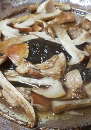 クリフウセンタケ、とろろ昆布の焼きキノコ-レシピのメイン写真